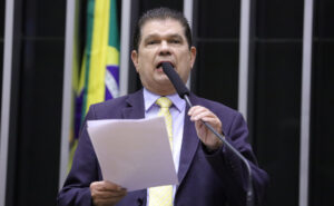 Ministra da Ciência anuncia R$ 8 milhões para Instituto de Física da UFRN