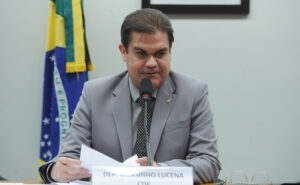 Câmara dos Deputados Avança com Projeto que Limita Atuação do MP em Cancelamento de Eventos
