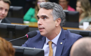 Comissão aprova projeto que prioriza estudantes de baixa renda em estágios não obrigatórios