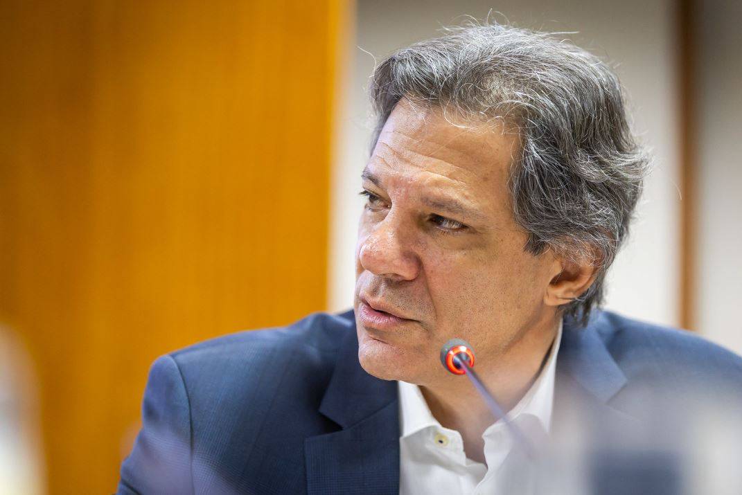 [VÍDEO] Direita não quer pagar impostos e esquerda não quer conter gastos, afirma Haddad