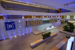 Dólar Recua Após Pico de R$ 6,20 com Intervenção do Banco Central e Expectativas Fiscais