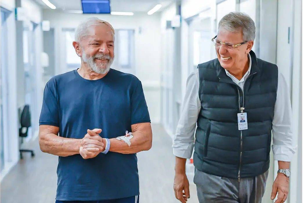 Lula recebe alta e deixará hospital ainda neste domingo