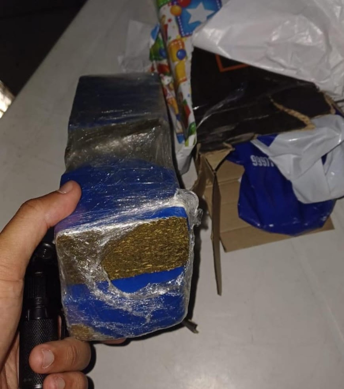 Polícia apreende 1,5 kg de maconha disfarçados em pacote de presente na Grande Natal