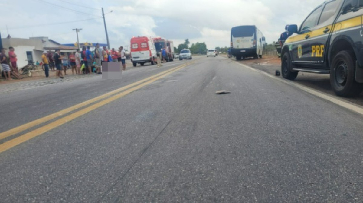 Motociclista morre após colisão com ônibus na BR-406, em Ceará-Mirim