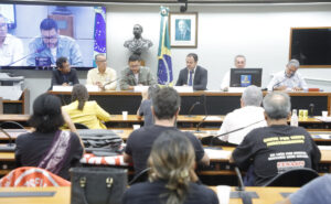 Movimentos sociais questionam concessões de saneamento básico à iniciativa privada em audiência pública