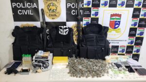 Operação policial em Pipa resulta em morte de líder de facção e apreensão de drogas e armas