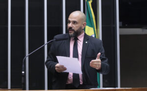 Projetos avançam na Câmara: seguro de vida para idosos, motéis no Cadastur, ressocialização pelo esporte e mais