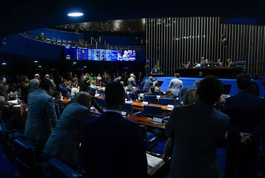 Senado aprova texto-base da regulamentação da Reforma Tributária; armas ficam fora do Imposto Seletivo