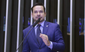 Regulamentação da profissão de podólogo avança na Câmara