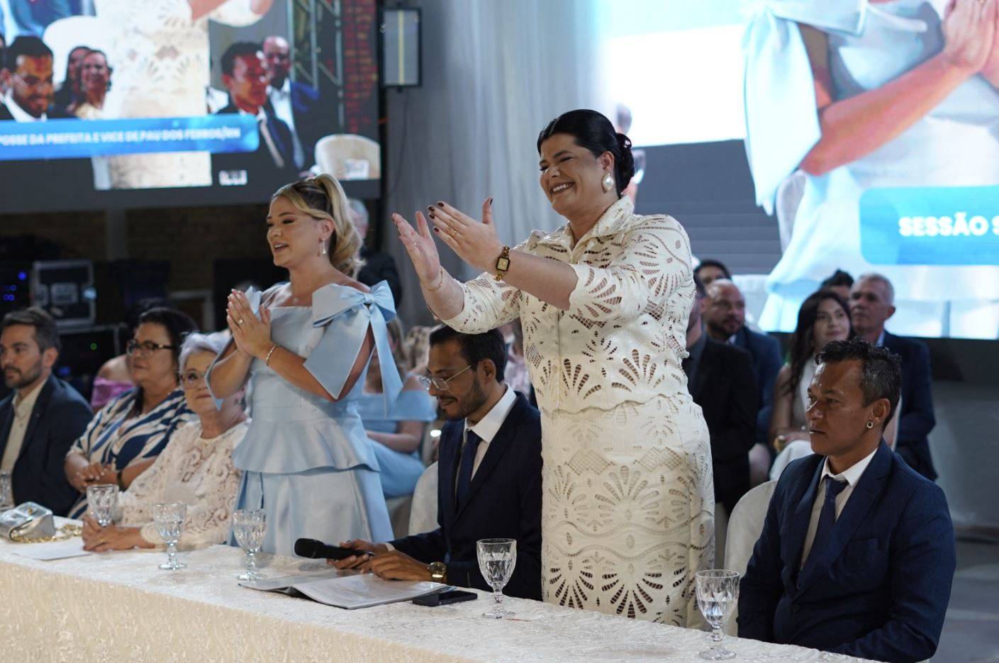 Marianna Almeida toma posse para 2º mandato em Pau dos Ferros e recebe faixa de representantes da população