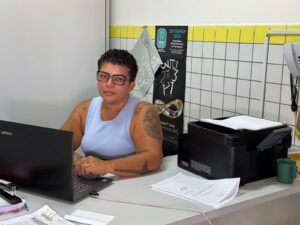 Diretora do RN Renuncia Após Ameaças por Proibir Celulares em Escola