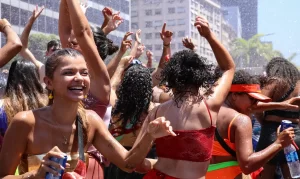 Fiocruz Alerta para Aumento de Casos de SRAG em Crianças e Adolescentes Após Volta às Aulas