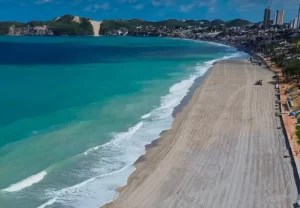 Engorda da Praia de Ponta Negra: Prefeitura de Natal Alerta para Risco de Rodolitos e Contrata Limpeza Mecanizada