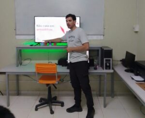 Professor de Parnamirim (RN) recebe prêmio nacional por projeto de Cidadania Digital