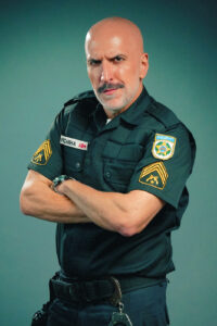 Antonio Tabet leva o policial Peçanha aos palcos do Teatro Riachuelo em Natal