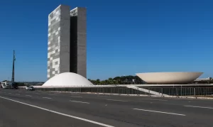 Congresso retoma análise do Orçamento de 2025 e STF avalia denúncia contra Bolsonaro