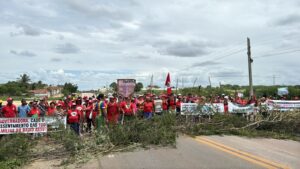 MST Interdita BR-406 em João Câmara (RN) Durante Protesto por Assentamento