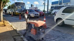 Obras da Caern na Avenida João Medeiros Filho Causam Lentidão no Trânsito em Natal
