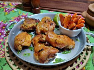 Sobrecoxa ao Forno com Cenouras: Receita Simples e Saborosa do Chef Alexandre Dantas