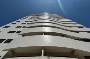 TRT-RN leiloa apartamentos, terrenos e milhares de garrafas de vodka em Natal