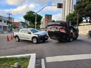 Colisão na Zona Leste de Natal Resulta em Capotamento e Ferimentos Leves