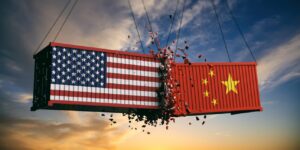 Guerra comercial: novas tarifas entre EUA e China geram instabilidade e preocupam economistas com recessão
