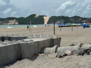 Ibama Retoma Fiscalização da Engorda da Praia de Ponta Negra Após Mudança na Jazida