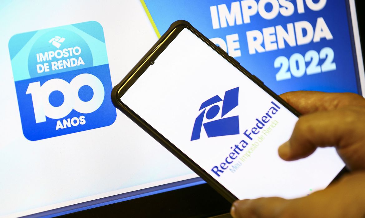 IR 2025: saiba como incluir dependentes e deduzir despesas