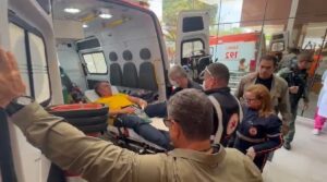 Bolsonaro tem quadro de saúde estável e passa por exames complementares, diz boletim médico