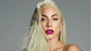Lady Gaga atrai multidão a Copacabana em retorno triunfal ao Brasil após mais de uma década