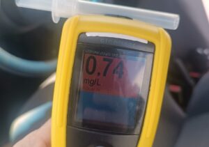 Motorista é preso embriagado na BR-101 em Natal transportando criança sem cadeirinha