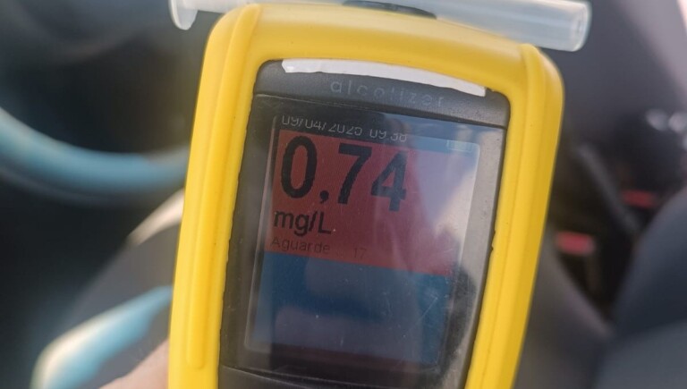 Motorista flagrado embriagado e transportando criança sem cadeirinha é preso na BR-101 em Natal
