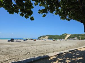 Natal: Limpeza da Praia de Ponta Negra Remove 281 m³ de Rodolitos em Dois Meses