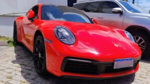 Porsche de R$ 1 milhão, Mercedes e Hilux: veja carros apreendidos com grupo que usava contas bancárias em nome de 'laranjas'