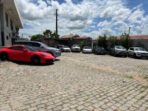 Grupo criminoso abria contas bancárias em nome de 'laranjas' e usava cartões para compra de carros de luxo, diz polícia