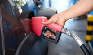 Petrobras anuncia nova redução no preço do diesel para distribuidoras a partir desta terça-feira