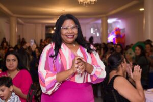Prefeita de Parnamirim, Nilda Cruz, sofre ameaças de morte e ataques racistas; caso mobiliza assembleia legislativa