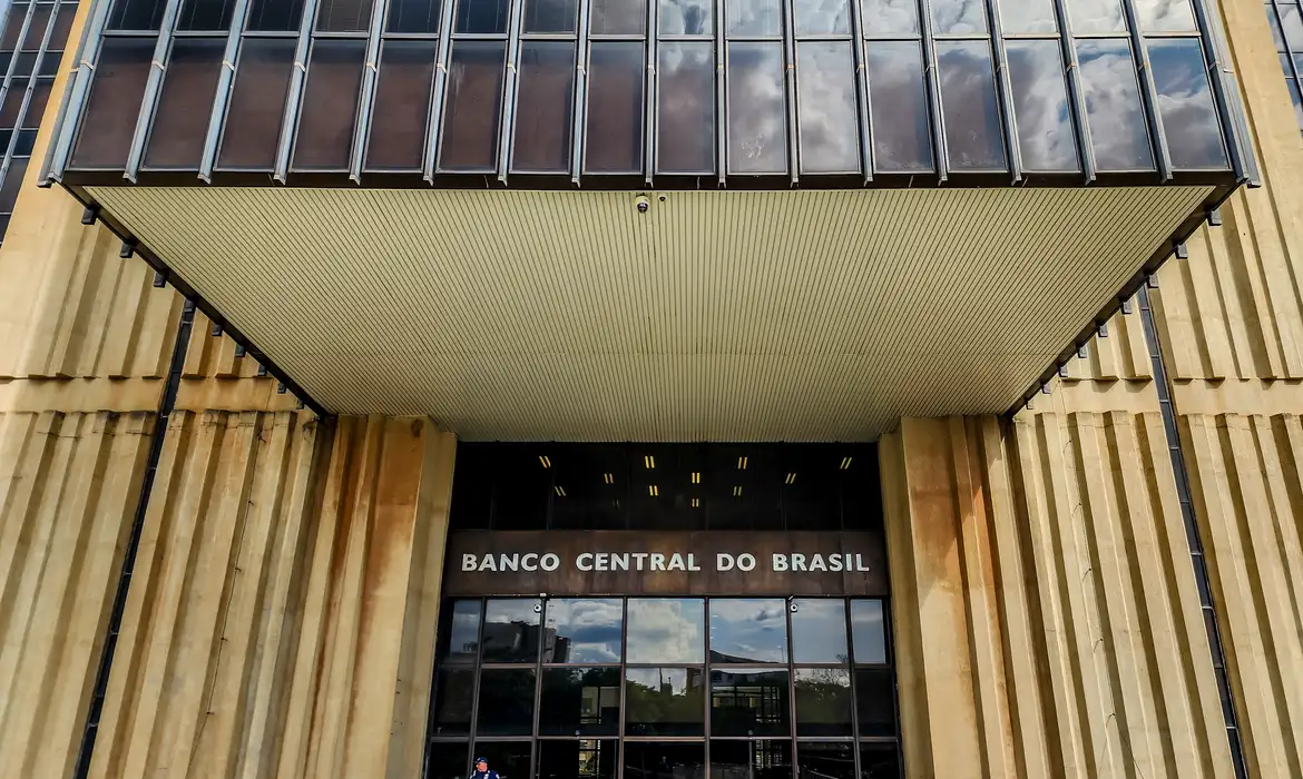 Setor público tem superávit primário de R$ 3,6 bilhões em março, aponta Banco Central